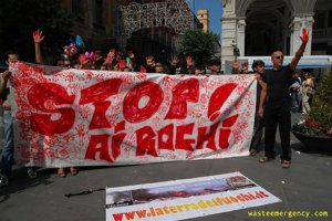 Napoli brucia