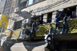 Egitto, la piazza laica si rivolta a Mursi (aggiornamento)