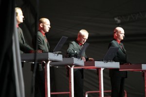 Rimane un solo Kraftwerk. Schneider lascia il gruppo