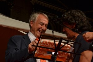 La vittoria di Pisapia: nel comitato elettorare, con Bisio e in Duomo