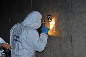 Incendio nei laboratori della polizia scientifica: distrutti i reperti dell'attentato di Brindisi