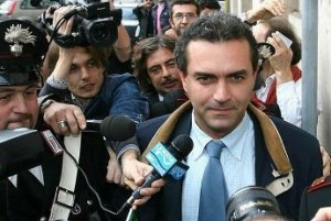 De Magistris si candida con l'IDV e si becca le critiche di Mancino