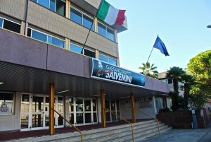 Bari, preside sospende lezioni per messa al liceo