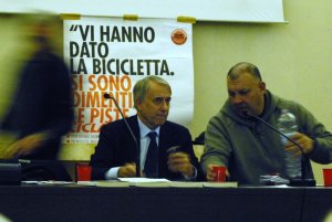 Milano, Comunali 2011: Giuliano Pisapia in via Padova