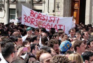 Salta la tassa sulle borse di studio, ma resta alta la guardia