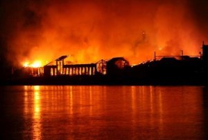 Napoli ferita al cuore: rogo devasta la Città della Scienza