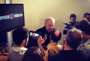 Liquid Feedback sbarca a Servizio Pubblico: la democrazia liquida dai Pirati alla tv