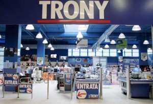 Caos a Roma per l'apertura del nuovo centro commerciale Trony