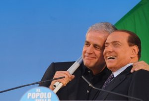 Dio li fa e poi li accoppia: Berlusconi a scuola di Cielle