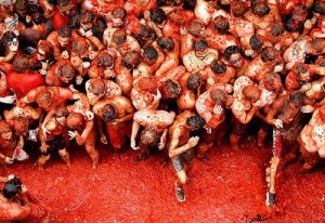Come trasformare in oro una rissa di paese: il Festival della Tomatina in Spagna. VIDEO