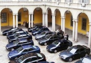 Privilegi per gli autisti di auto blu mentre per taxi e bus le sanzioni sono più alte