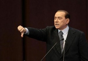 Berlusconi: il pollice riverso dell'imperatore