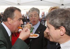 Bossi, Alemanno e gli alti: la società dei magnaccioni