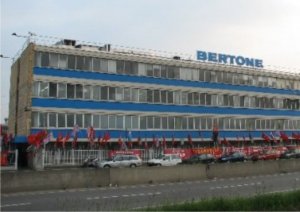 Vittoria dei sì alla ex Bertone. Nei commenti non vince nessuno