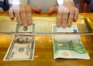 La guerra delle banche centrali e l'anarchia di quelle private