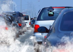 Oms: "Emissioni diesel fonte certa di tumori", il Codacons chiede di fermare le auto