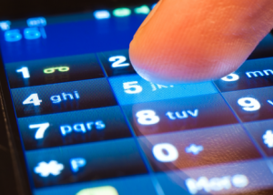 Italiani chiacchieroni: la telefonia non conosce crisi