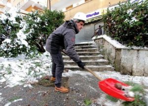 Impreparati e cialtroni: quello strano vizio degli italiani di farsi ridere dietro dal mondo