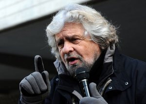 Il tarantolato Pdl sotto l'occhio benevolo di Grillo