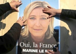 Francia, primo test elettorale post attentati: sulle orme di Houellebecq