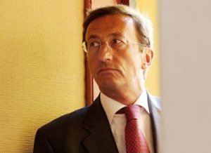 Vuoi vedere che voteremo Fini?