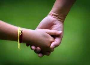 La Cassazione dischiude la porta per le adozioni da parte di single. Cambiano le prospettive anche per gli omosessuali?