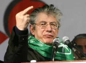 Caro Bossi, ora mostri il dito medio anche a Napolitano?
