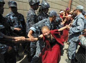 La Cina e i passaporti mai rinnovati al popolo tibetano
