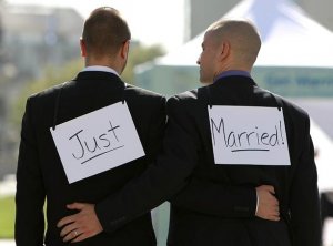Nozze gay con sinistra al governo? No, il Pdl li discriminerebbe