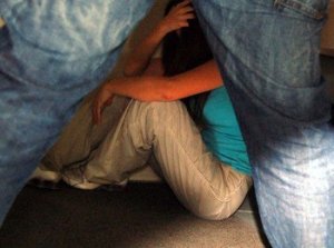 Napoli: 4 minori agli arresti per violenza sessuale di gruppo