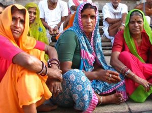 India: niente jeans in ufficio, indecenti!