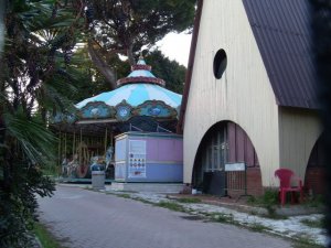 Il parco giochi Luneur chiuso da 5 anni e in balìa del degrado: la questione è ancora aperta