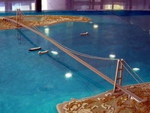 Controllori e controllati a braccetto sul Ponte sullo Stretto