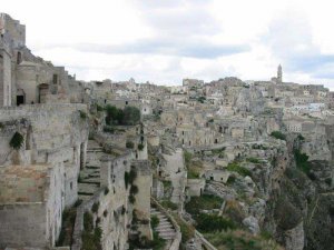 Insieme per la rinascita: video-inchiesta shock sui sassi di Matera
