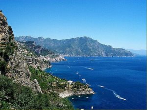 Il Mare si tinge di blu: Costiera Amalfitana patrimonio da visitare