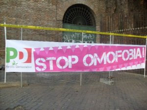 Adinolfi: come ti insulto lavoratori e gay in un solo giorno
