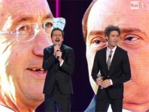 "Ti sputtanerò": Luca a e Paolo al Festival di Sanremo cantano le peripezie di Berlusconi e Fini