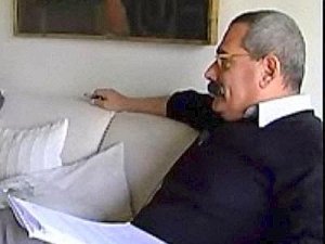 Giuseppe D'Avanzo: un tratto sigaro, baffo e cappello