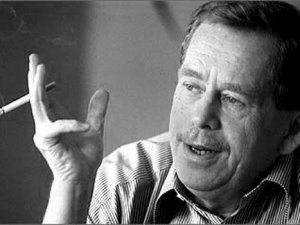 Critiche al funerale cattolico ad Havel