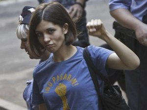 Pussy Riot, verdetto slitta al 17 agosto: “processo farsa come ai tempi di Stalin”