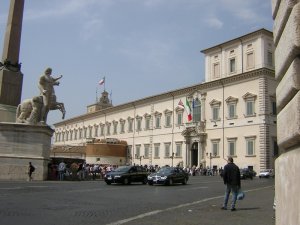Disoccupato si da fuoco davanti al Quirinale