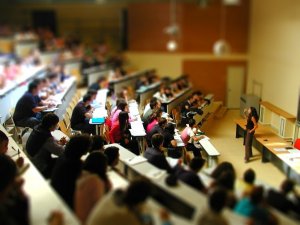 Università: aumentano le rette. E la Costituzione resta lettera morta