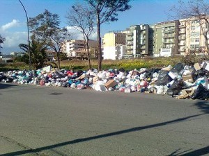 Ritorna l'"emergenza rifiuti"