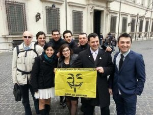 I parlamentari di cartapesta