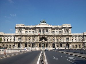 Berlusconi e Cassazione: questa volta devo applaudire i magistrati