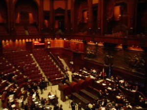 Parlamento: l'aula salva i doppi incarichi ma boccia lo stop ai finanziamenti