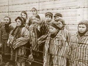 La frase di Berlusconi sulla persecuzione dei suoi figli