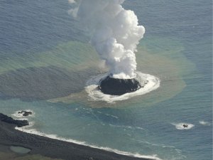 Siete pronti a veder nascere un'isola? - VIDEO