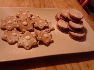 Aspettando il Natale: fiocchi di neve allo zenzero e bacetti di caffè - Ricetta