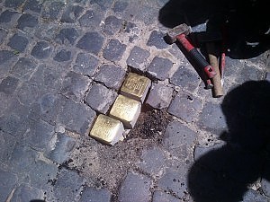 Le pietre d'inciampo della crisi